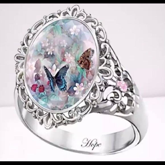 Romantic vintage style painted butterflies 🦋 ring, size 10 - Picture 3 of 4